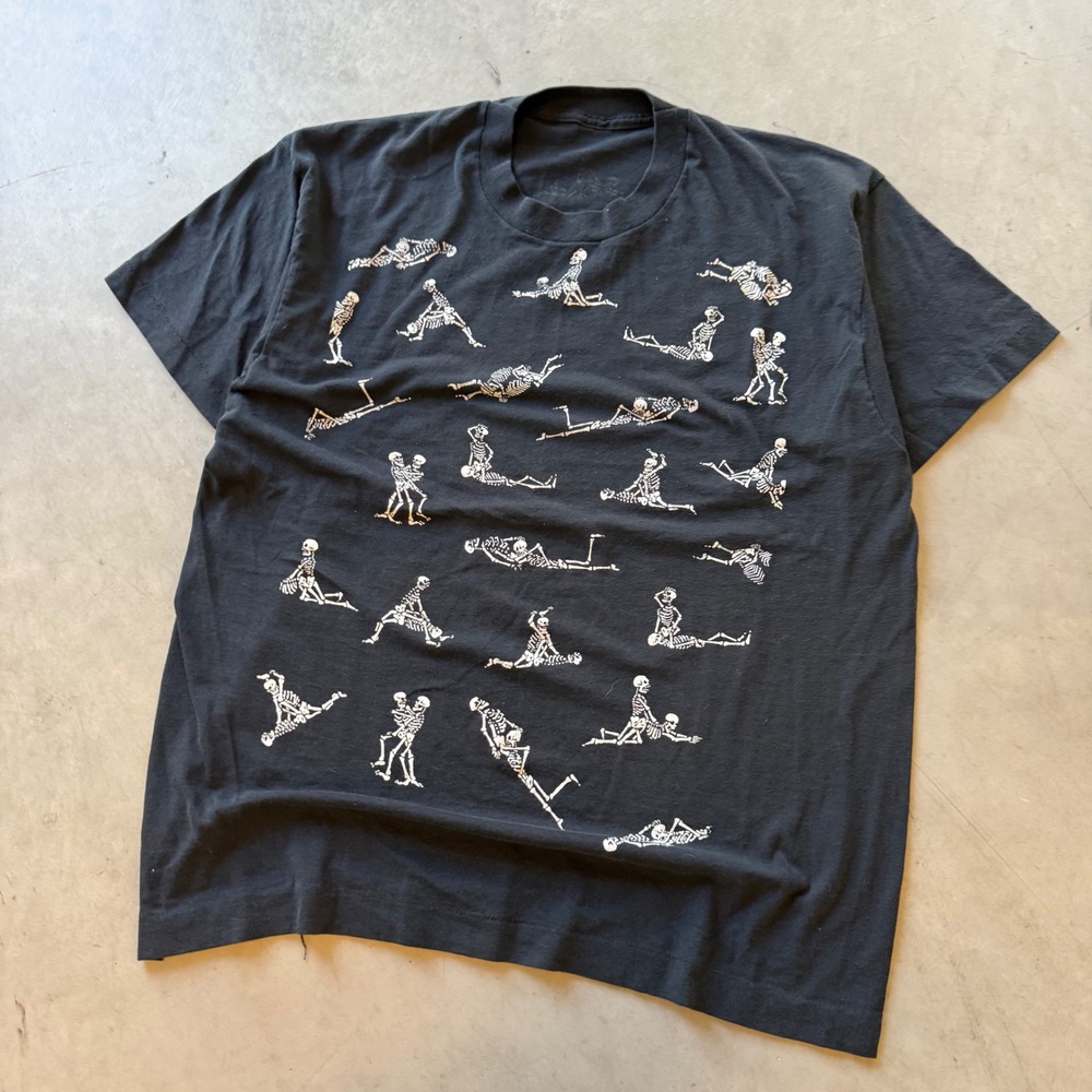 Vintage Skeleton Kama Sutra All Over Print T-Shirt Black Single Stitch Mens L